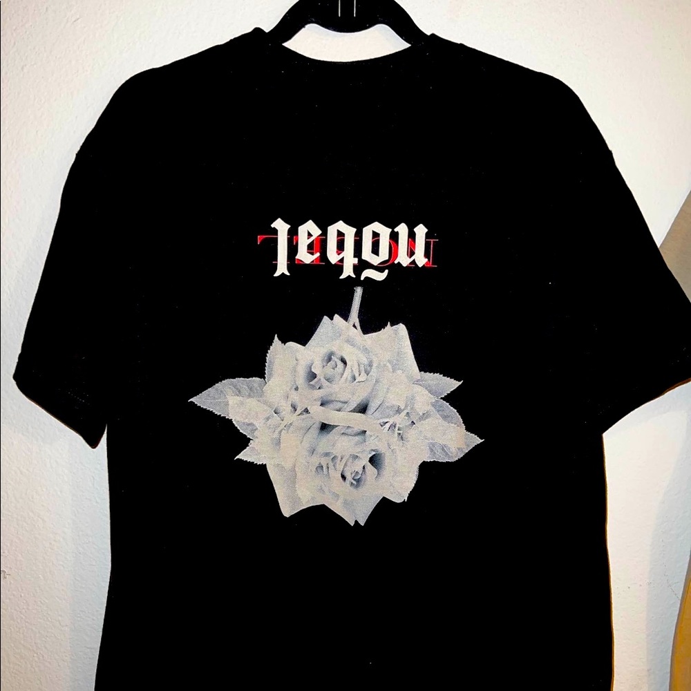 “Nobel” manta black tee